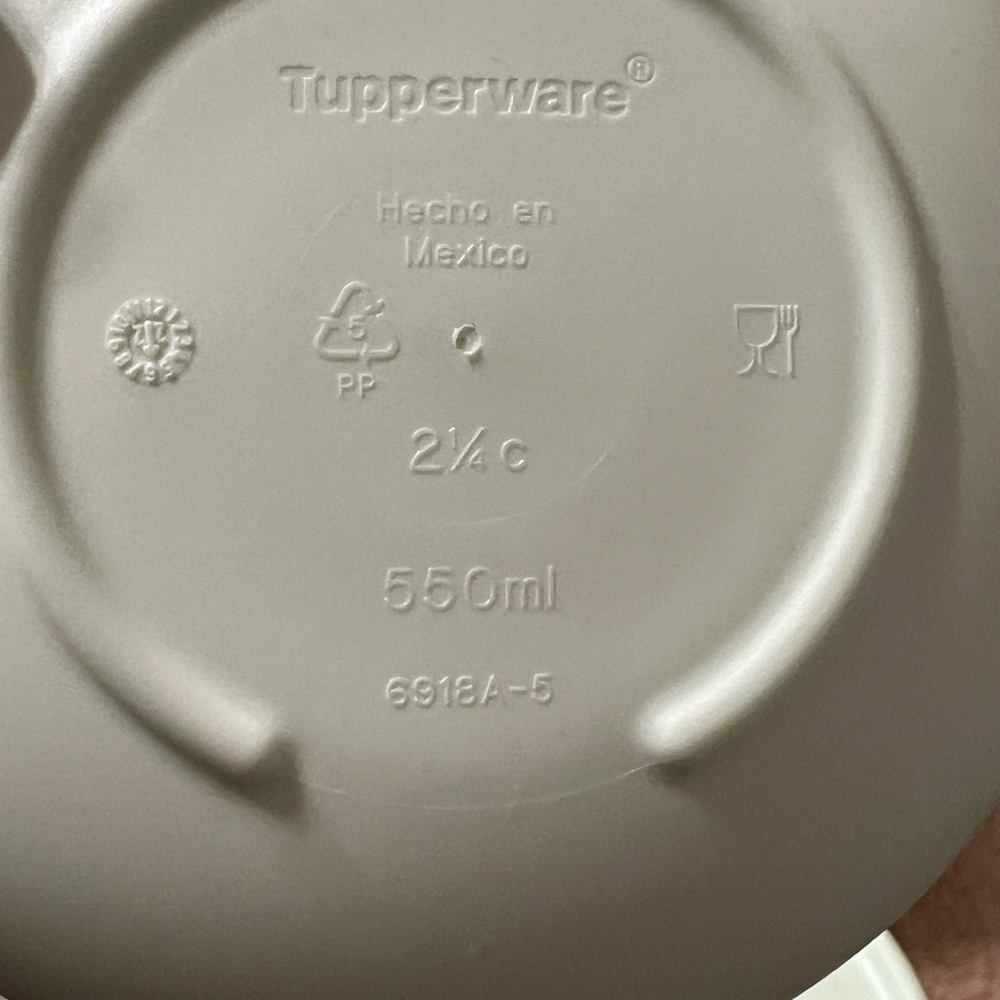 New Tupperware bowls with lids, 12 piece set, 6 bowls and 6 lids. - Picture 2 of 8
